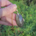 Pendentif obsidienne dorée 3,9 cm bélière dorée