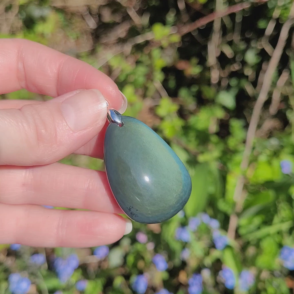 Pendentif obsidienne manta huichol 4 cm bélière argentée