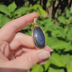 Pendentif en psilomélane – bijou artisanal – wire wrapping doré