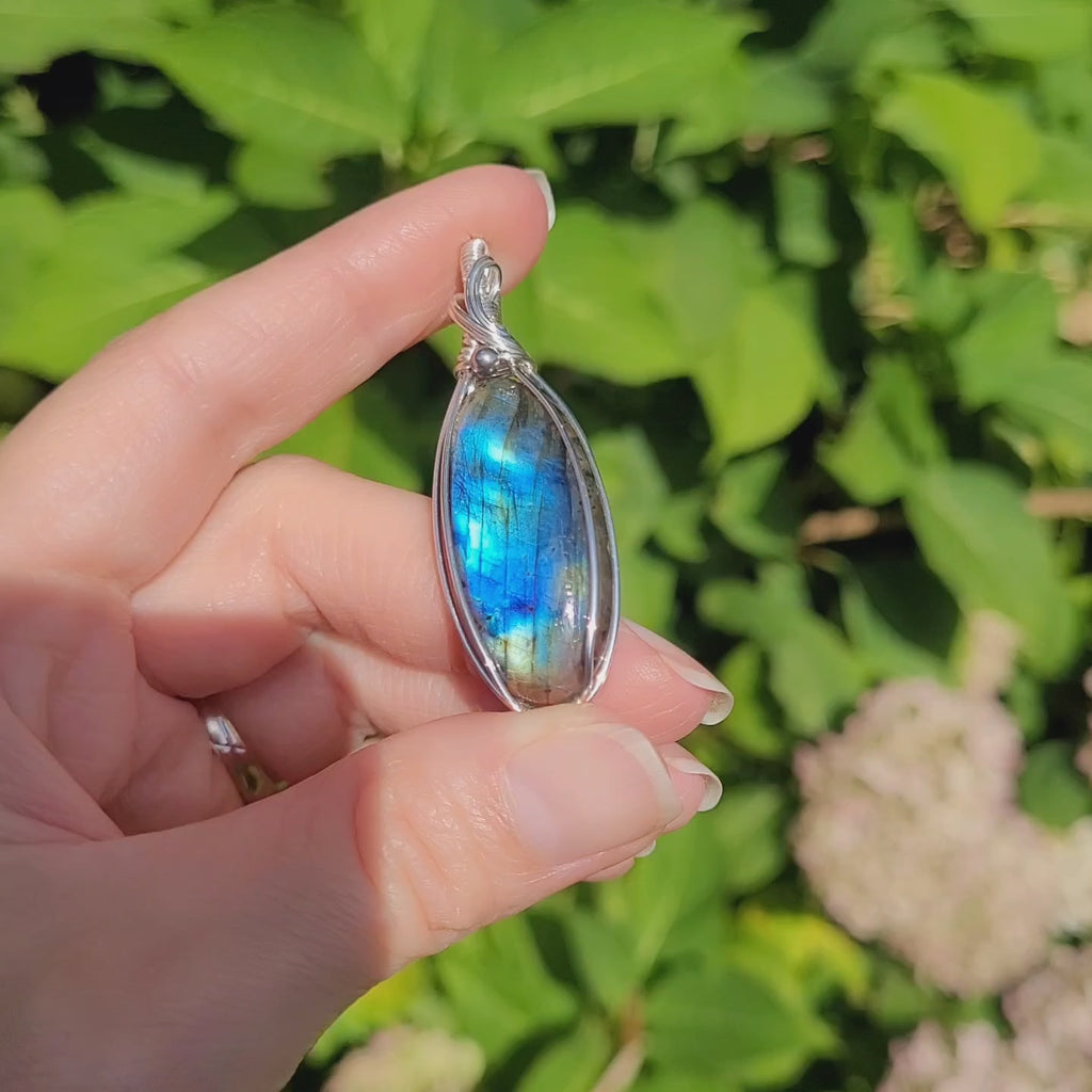 Pendentif en labradorite bleue 5,5 cm bijou artisanal