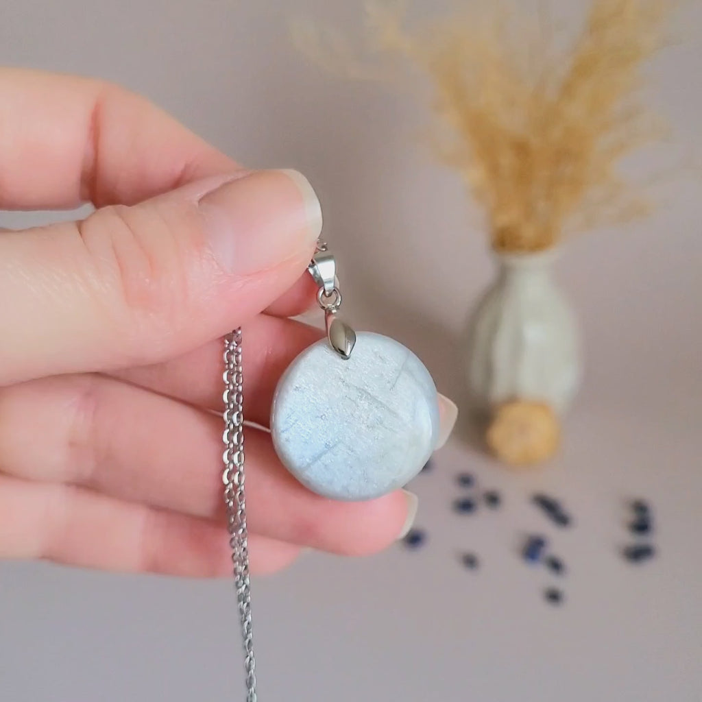 Pendentif en pierre de lune 2,3 cm - Bélière argentée