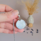 Pendentif en pierre de lune 2,3 cm - Bélière argentée