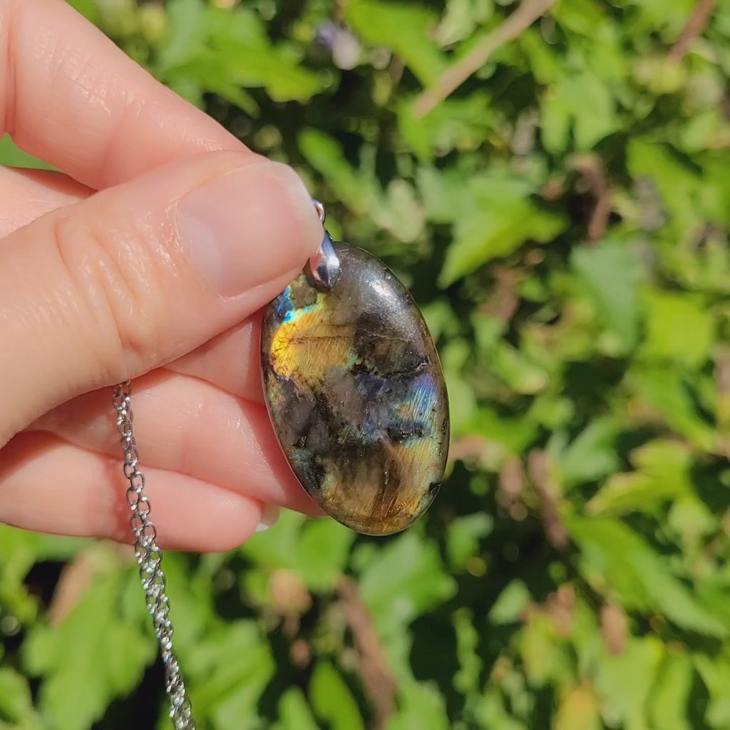Pendentif en labradorite bélière argentée – 3,7 cm